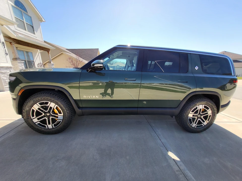 2023 Rivian R1S - Image 19 of 31