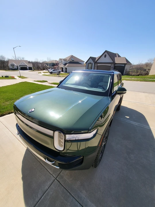2023 Rivian R1S - Image 14 of 31