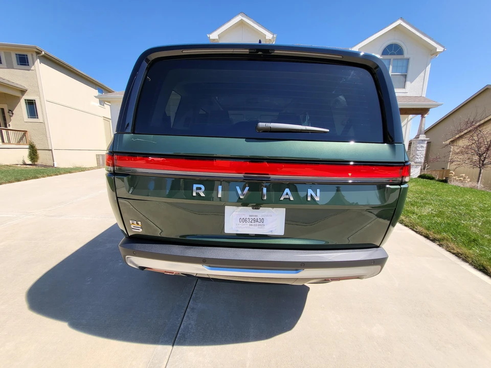 2023 Rivian R1S - Image 25 of 31