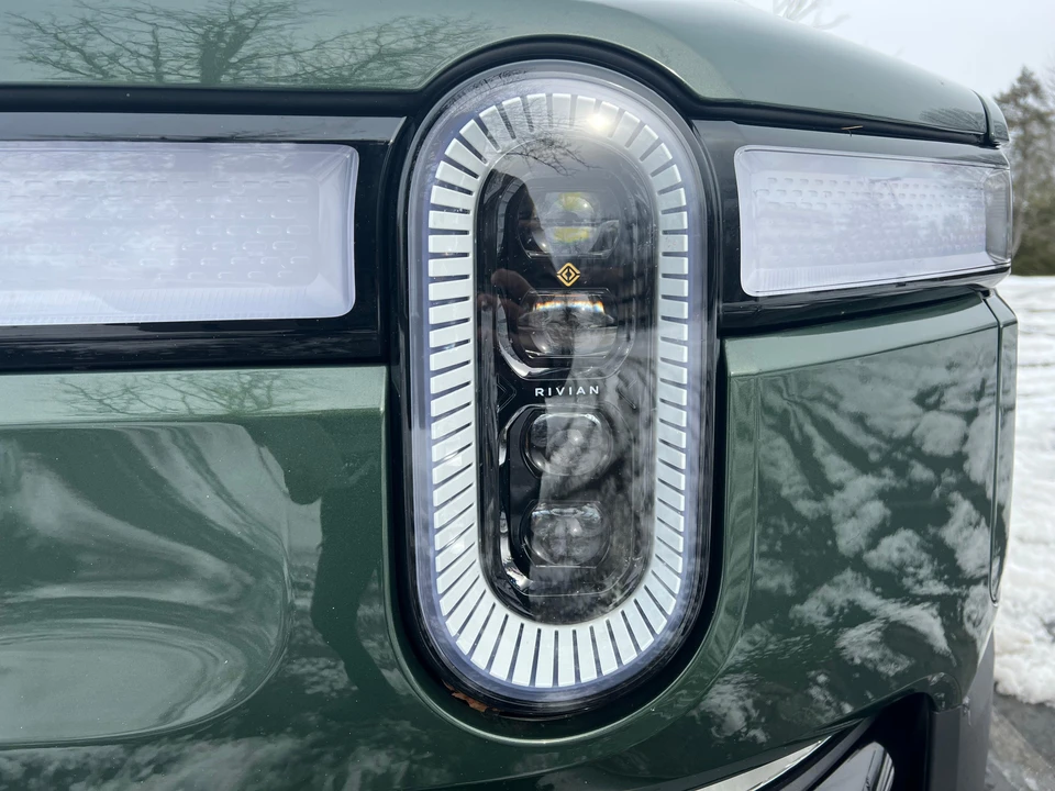 2023 Rivian R1S - Image 10 of 31
