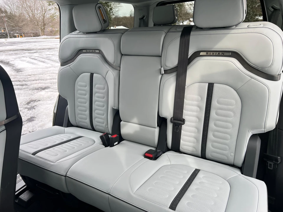 2023 Rivian R1S - Image 29 of 31