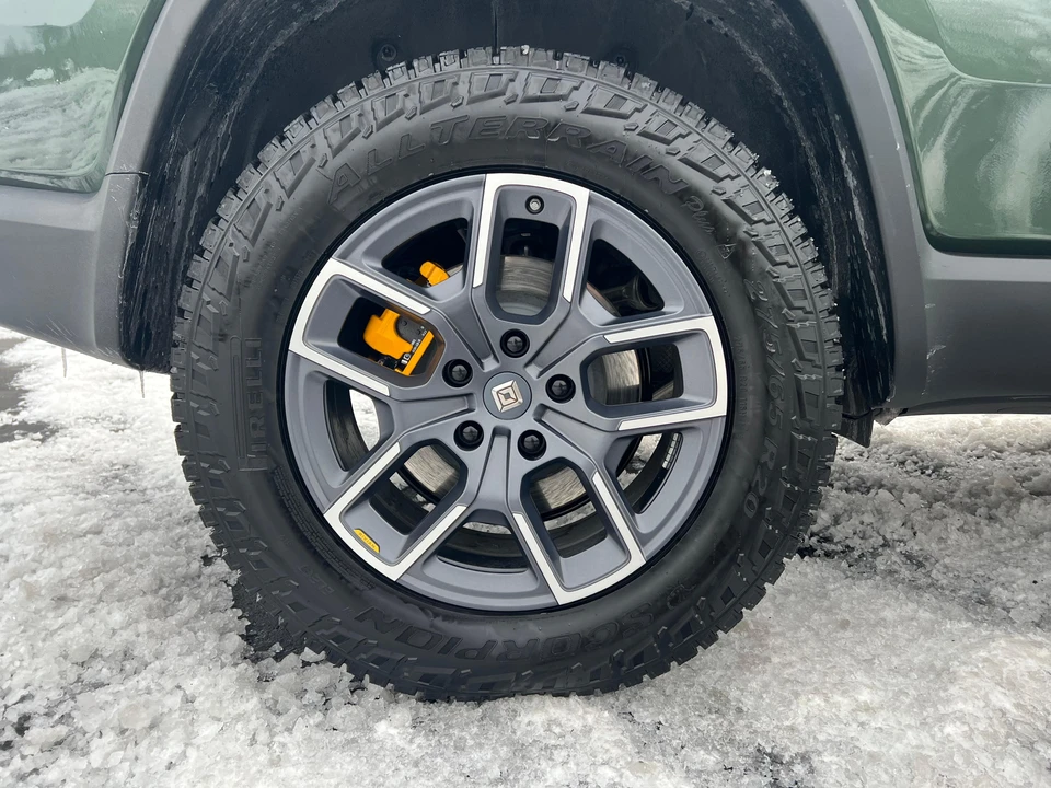 2023 Rivian R1S - Image 18 of 31