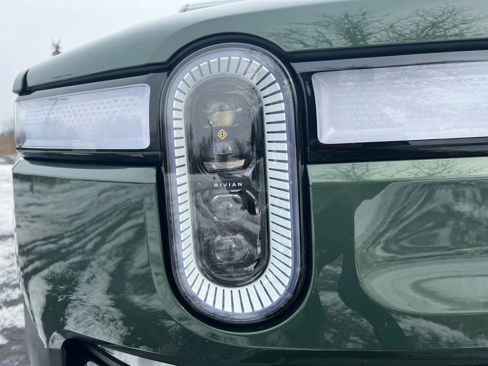 2023 Rivian R1S - Image 9 of 31