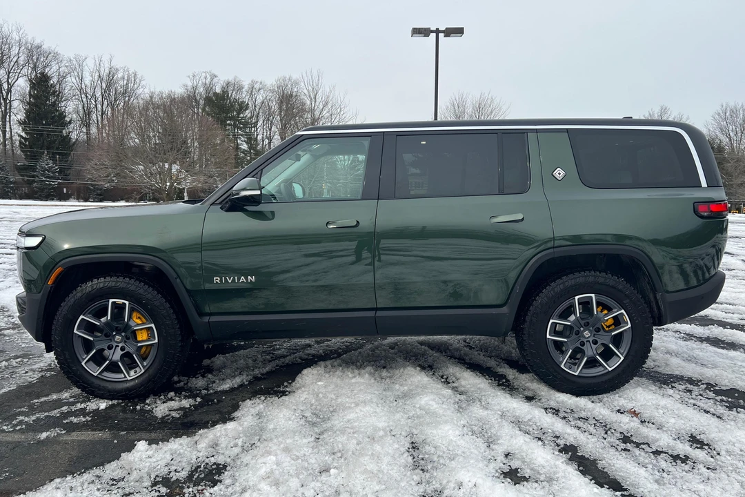 2023 Rivian R1S - Image 3 of 31
