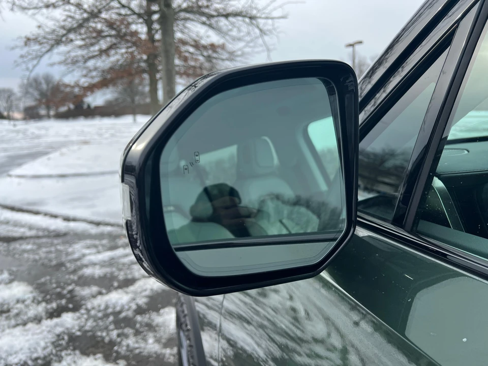2023 Rivian R1S - Image 11 of 31