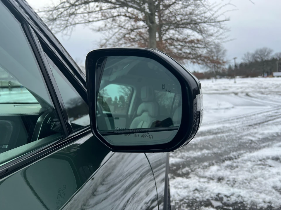 2023 Rivian R1S - Image 12 of 31