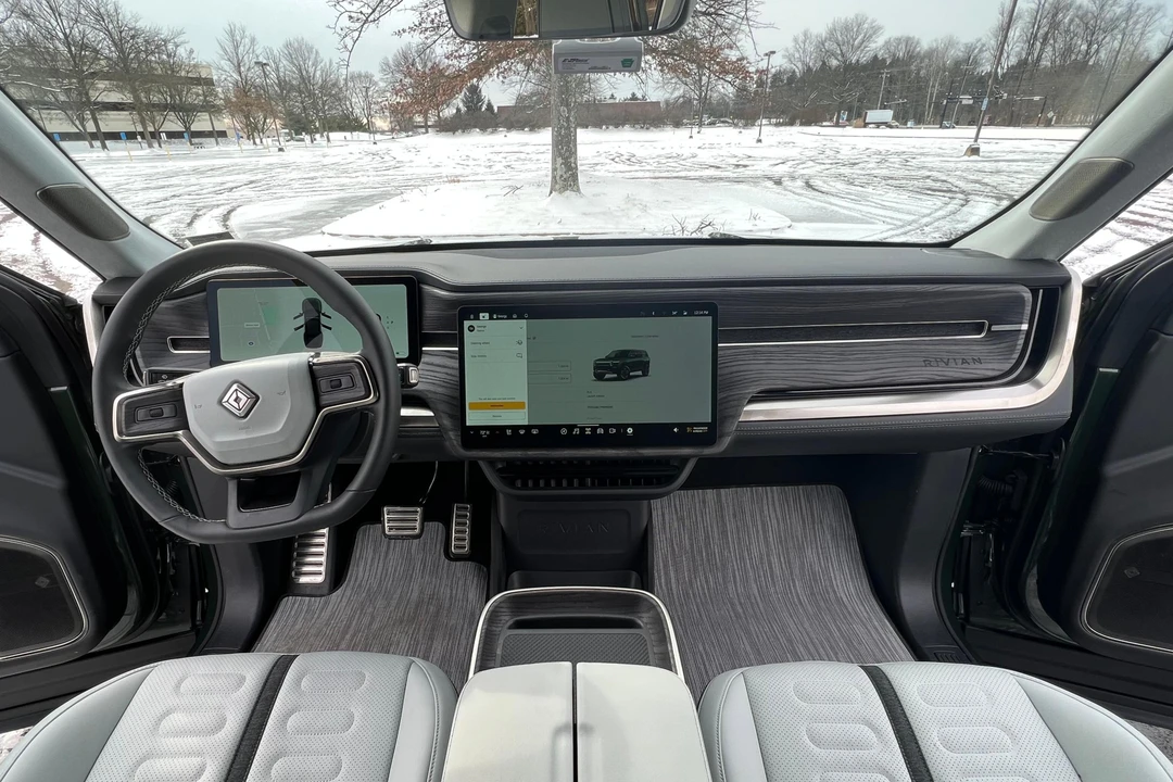 2023 Rivian R1S - Image 20 of 31