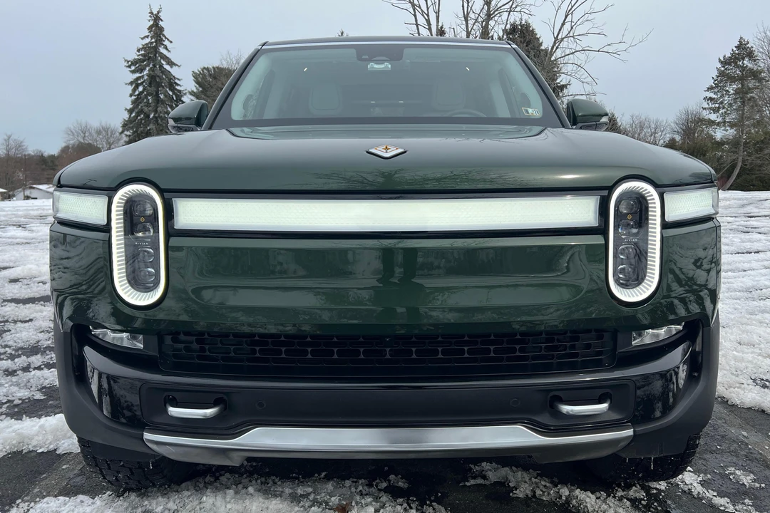 2023 Rivian R1S - Image 2 of 31