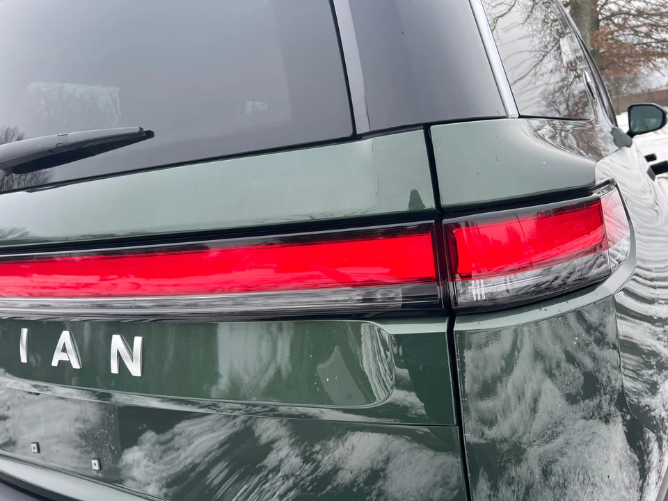 2023 Rivian R1S - Image 14 of 31
