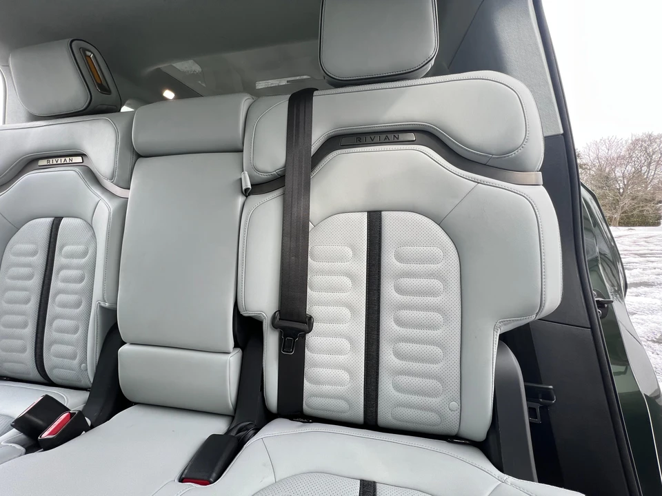 2023 Rivian R1S - Image 30 of 31