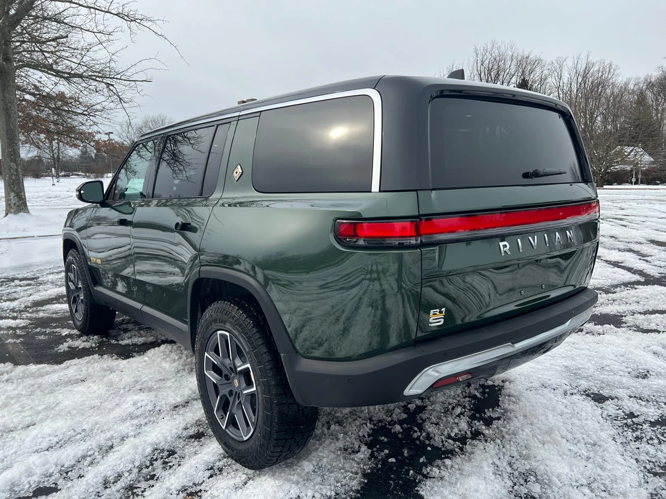 2023 Rivian R1S - Image 7 of 31