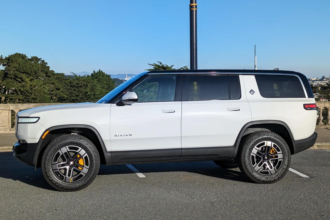 2023 Rivian R1S - Image 3 of 31