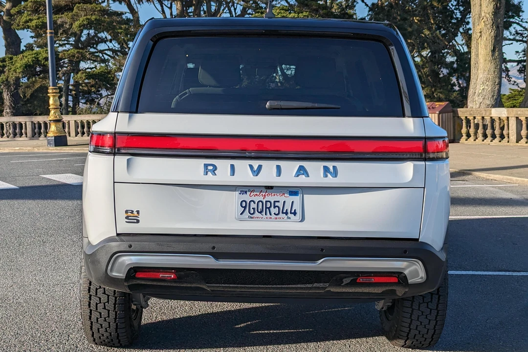 2023 Rivian R1S - Image 5 of 31