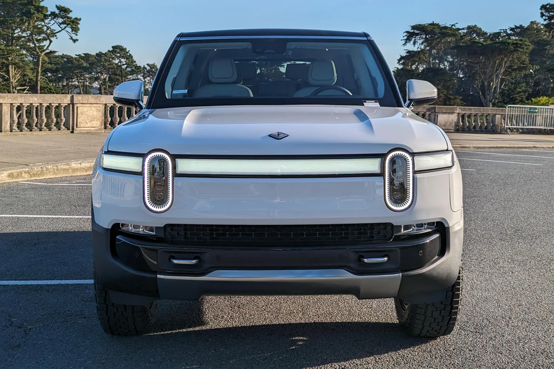 2023 Rivian R1S - Image 2 of 31