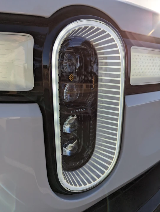 2023 Rivian R1S - Image 19 of 31