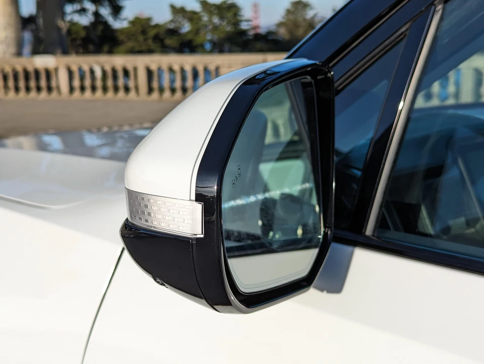 2023 Rivian R1S - Image 31 of 31