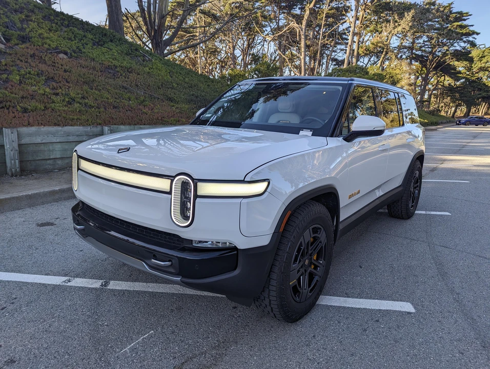 2023 Rivian R1S - Image 7 of 31