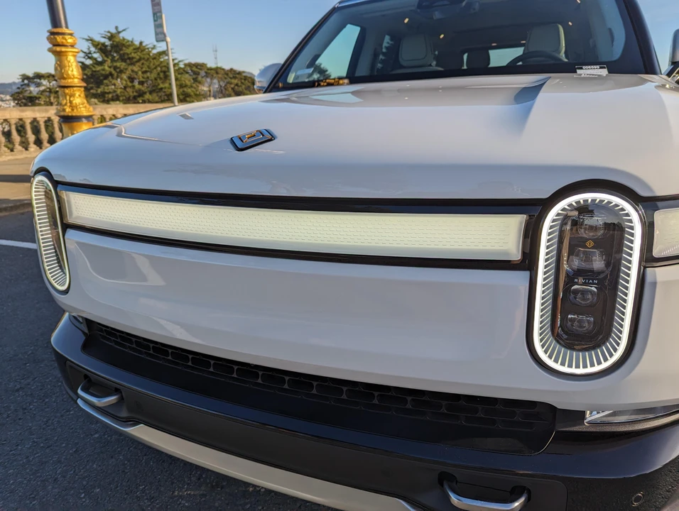 2023 Rivian R1S - Image 22 of 31