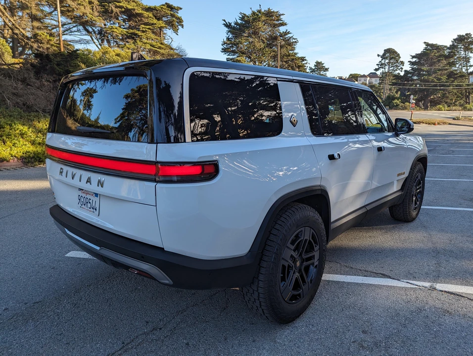 2023 Rivian R1S - Image 11 of 31