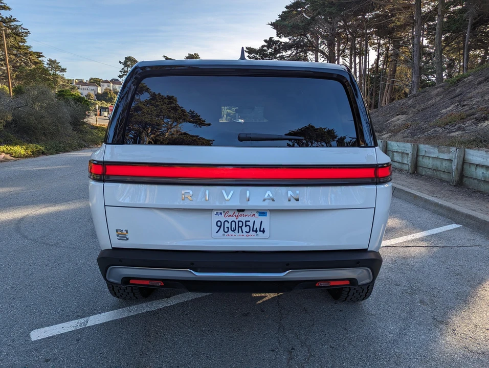 2023 Rivian R1S - Image 10 of 31