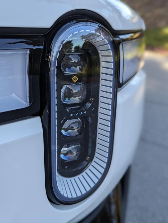 2023 Rivian R1S - Image 23 of 31