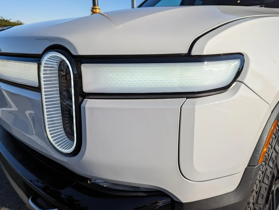 2023 Rivian R1S - Image 27 of 31