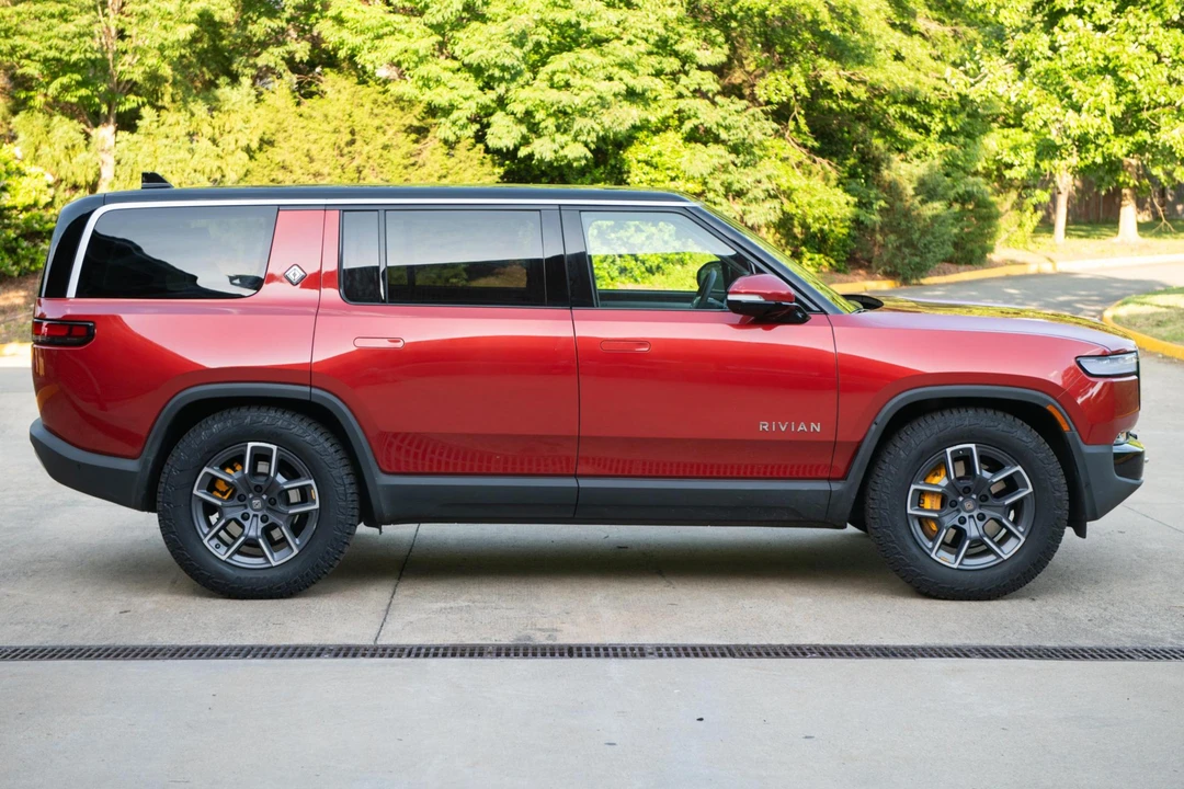 2023 Rivian R1S - Image 3 of 31