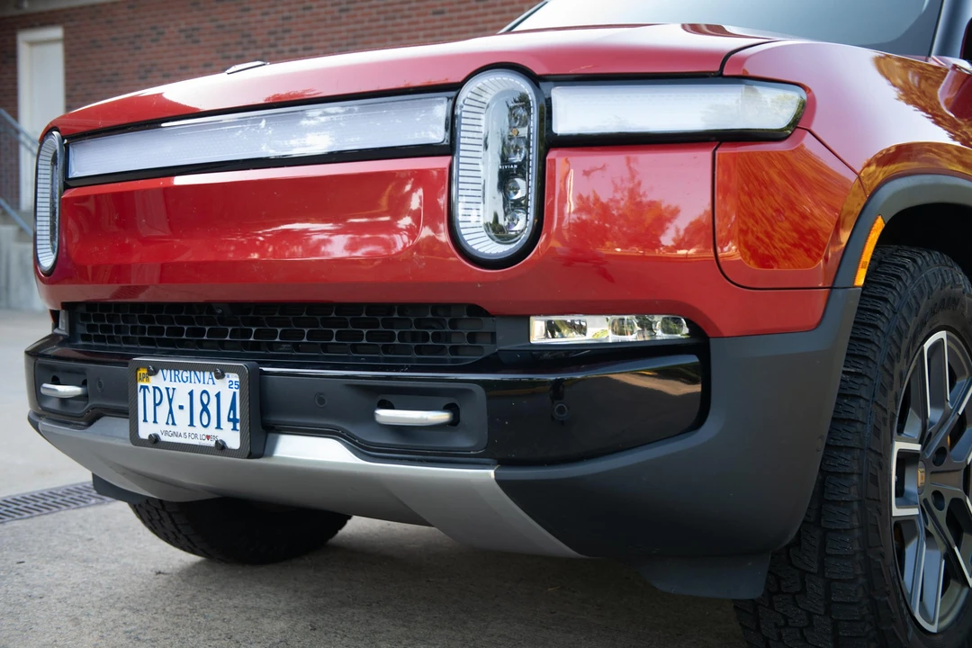 2023 Rivian R1S - Image 13 of 31