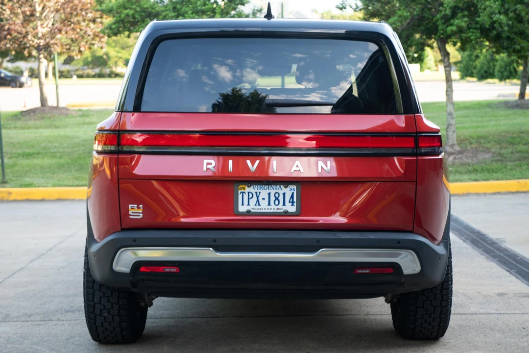 2023 Rivian R1S - Image 5 of 31