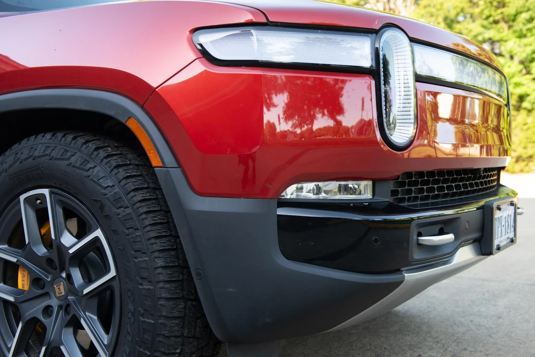 2023 Rivian R1S - Image 9 of 31
