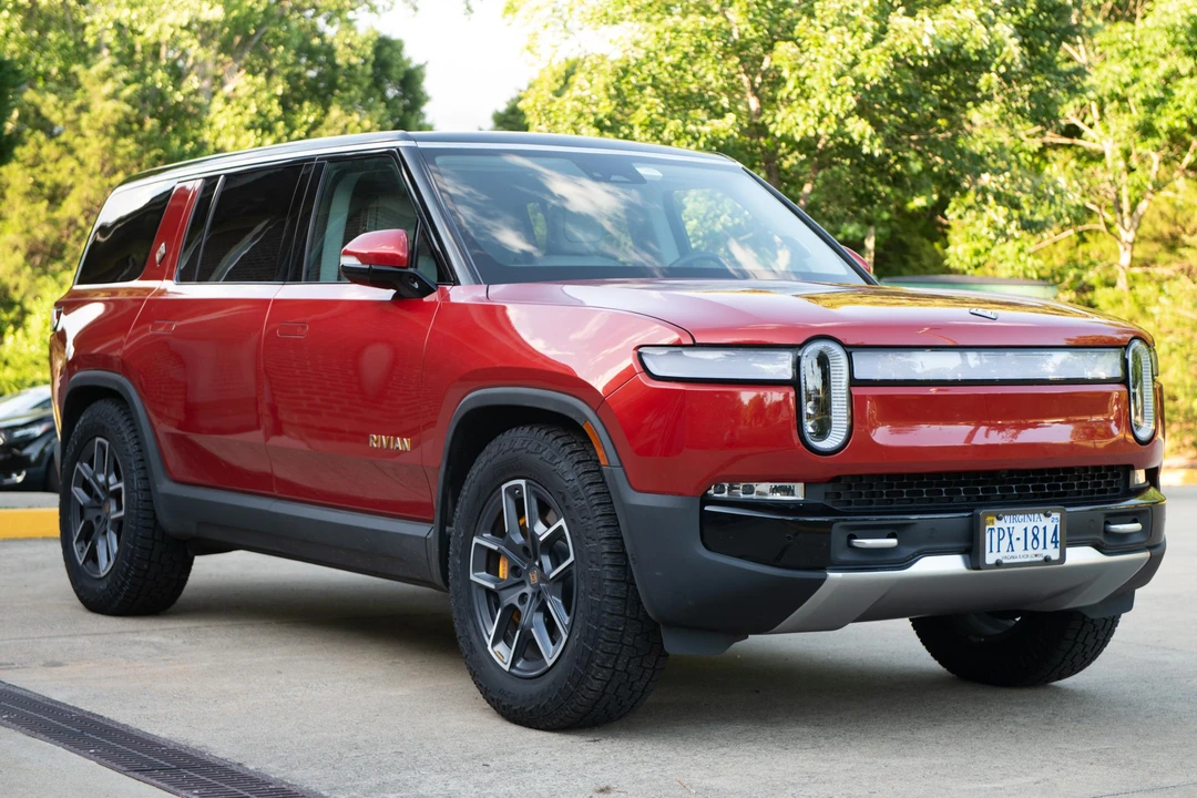 2023 Rivian R1S - Image 8 of 31