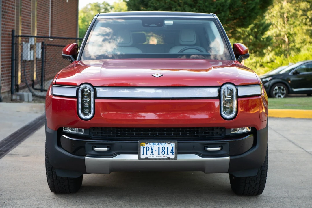 2023 Rivian R1S - Image 2 of 31