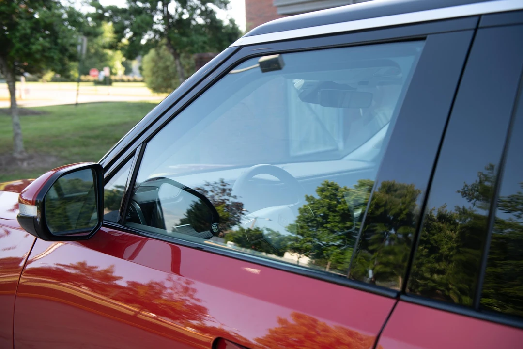2023 Rivian R1S - Image 18 of 31