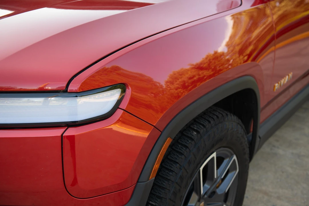 2023 Rivian R1S - Image 16 of 31