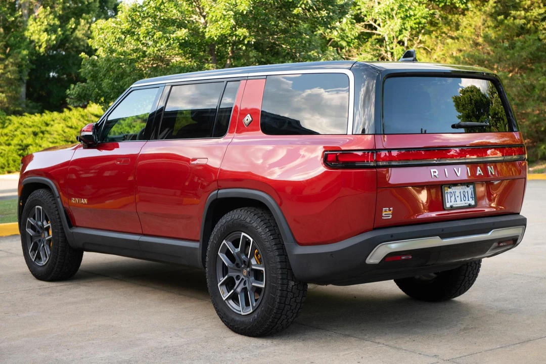 2023 Rivian R1S - Image 4 of 31