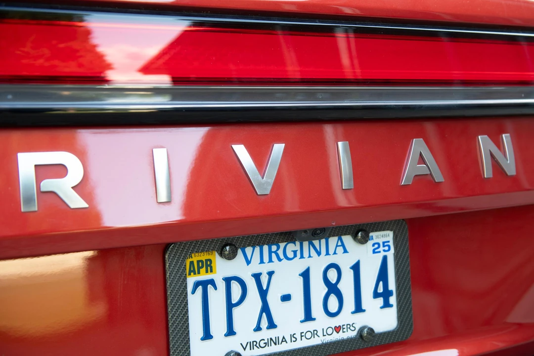 2023 Rivian R1S - Image 23 of 31