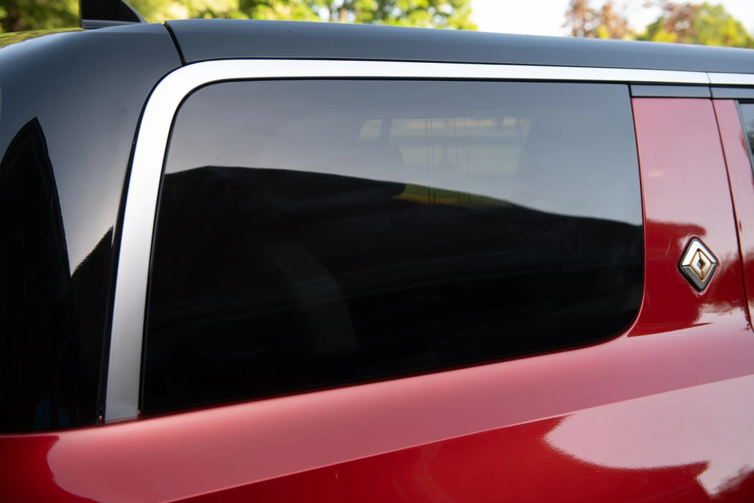 2023 Rivian R1S - Image 29 of 31
