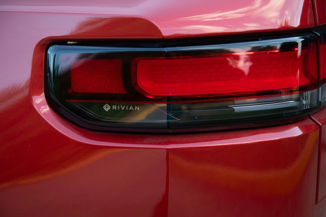 2023 Rivian R1S - Image 21 of 31
