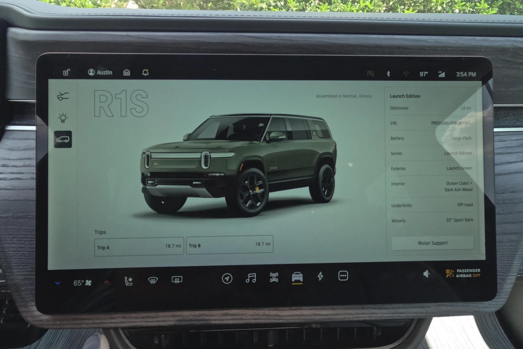 2023 Rivian R1S - Image 21 of 31