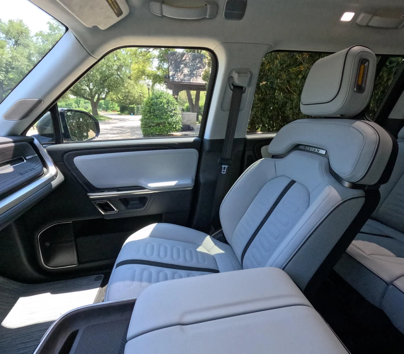 2023 Rivian R1S - Image 24 of 31
