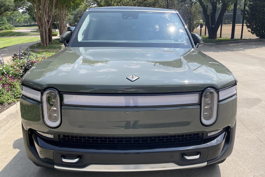 2023 Rivian R1S - Image 2 of 31