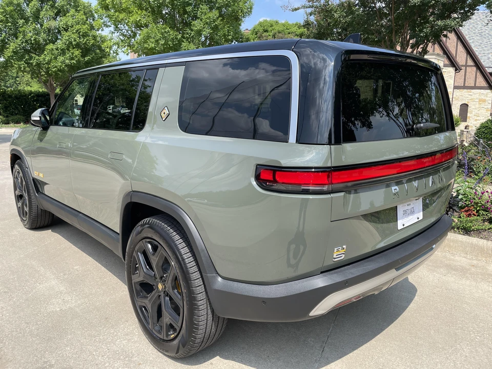 2023 Rivian R1S - Image 7 of 31