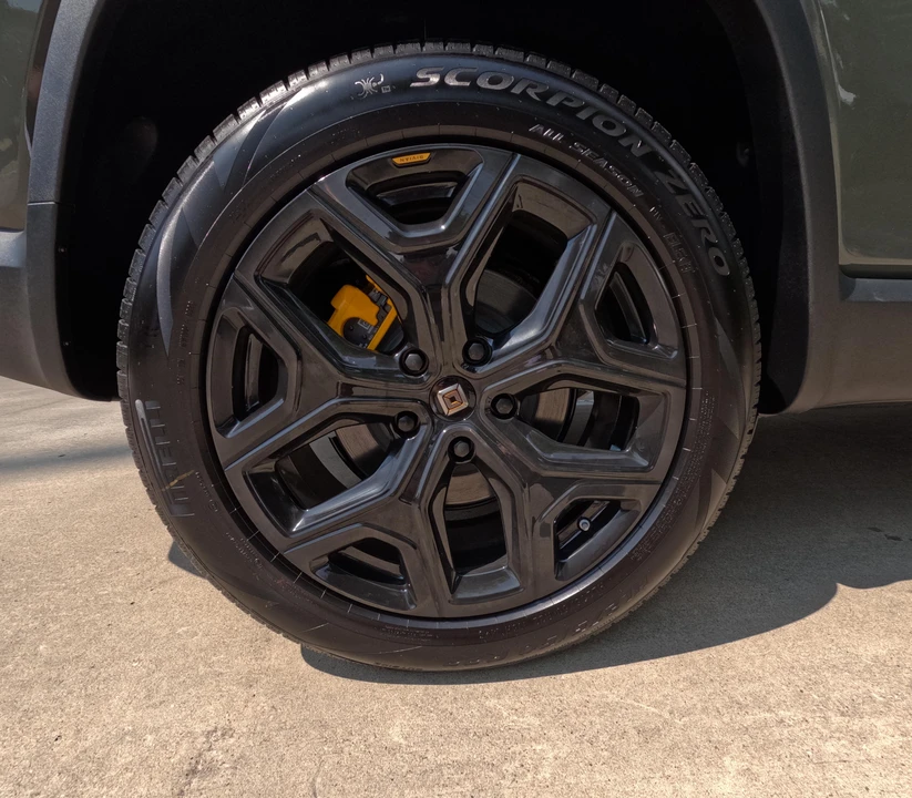 2023 Rivian R1S - Image 16 of 31