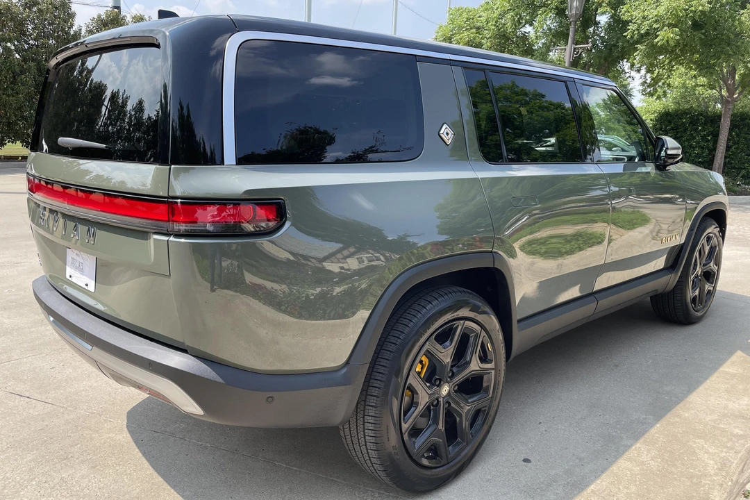2023 Rivian R1S - Image 4 of 31