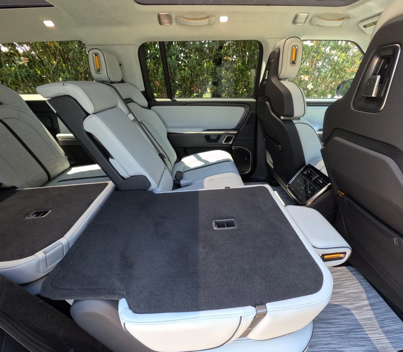 2023 Rivian R1S - Image 27 of 31