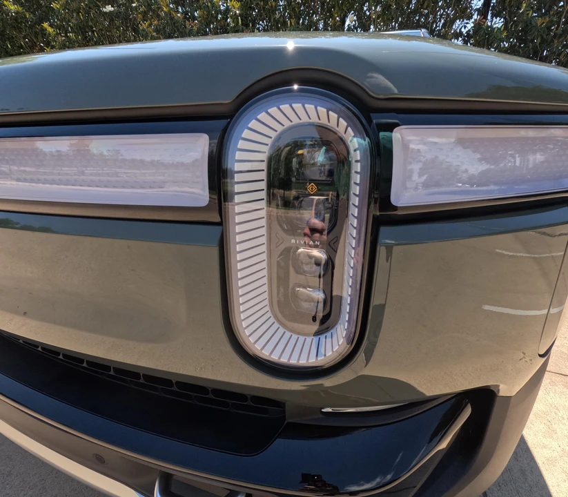 2023 Rivian R1S - Image 9 of 31