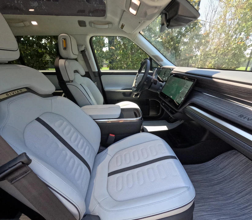 2023 Rivian R1S - Image 23 of 31