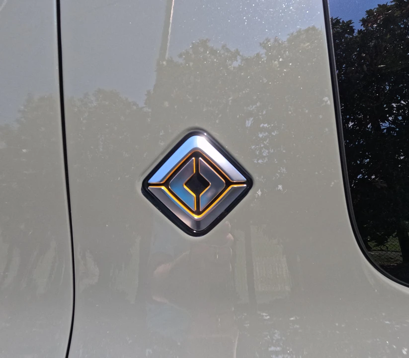 2023 Rivian R1S - Image 11 of 31