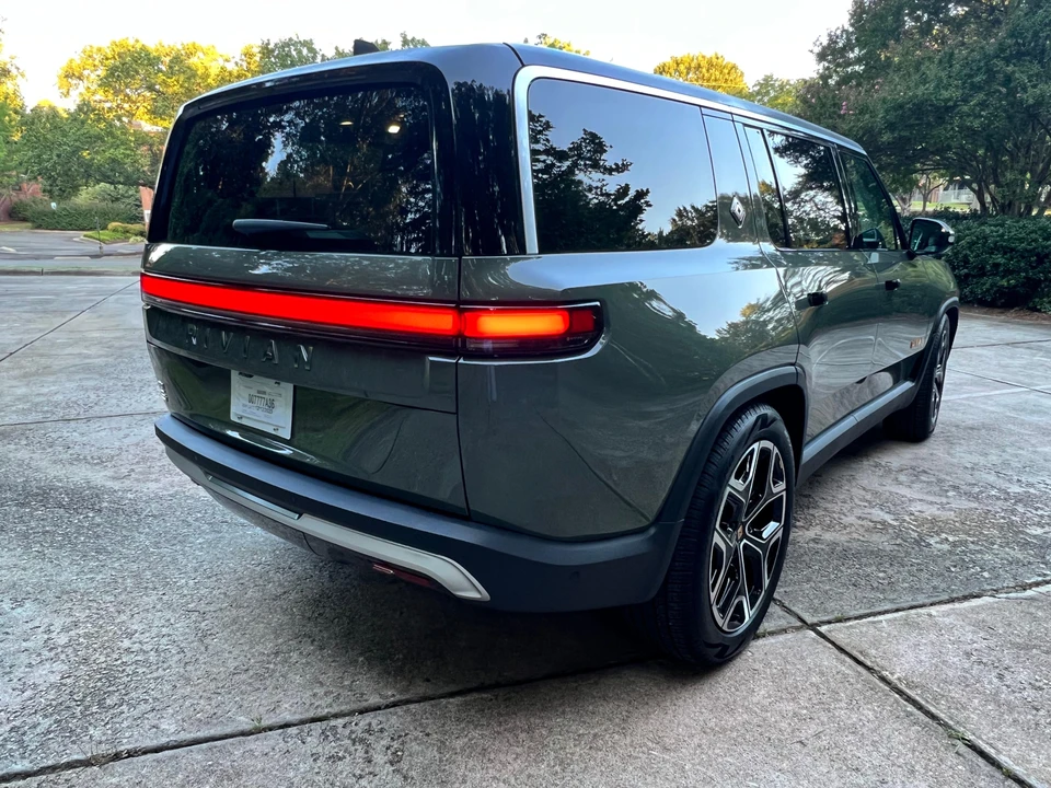 2023 Rivian R1S - Image 21 of 31