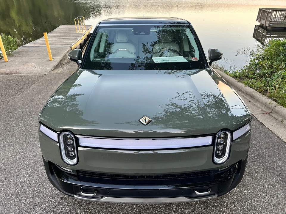 2023 Rivian R1S - Image 8 of 31